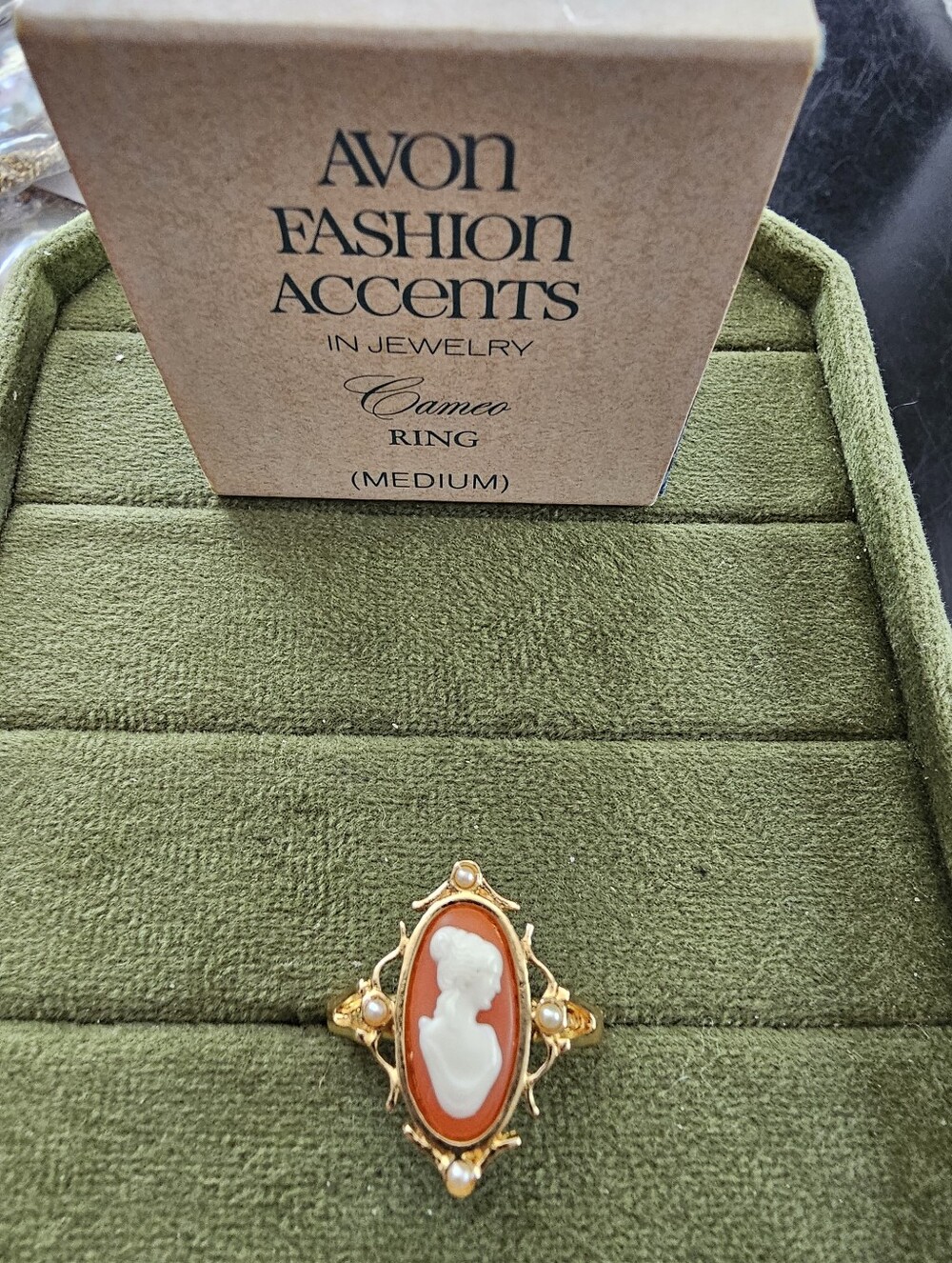 Vintage Avon Cameo Ring Size 5/6